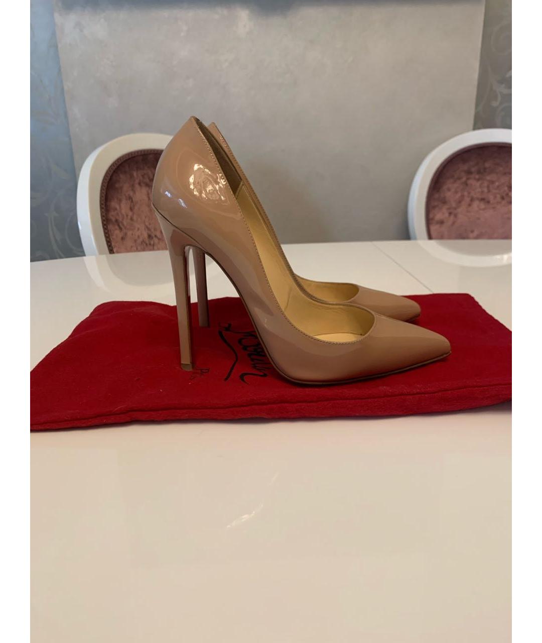 CHRISTIAN LOUBOUTIN Бежевые туфли из лакированной кожи, фото 8