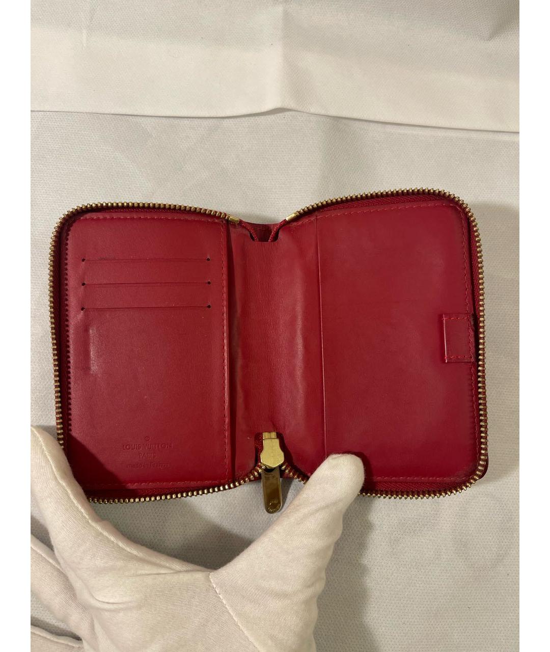 LOUIS VUITTON PRE-OWNED Красный кошелек из лакированной кожи, фото 5