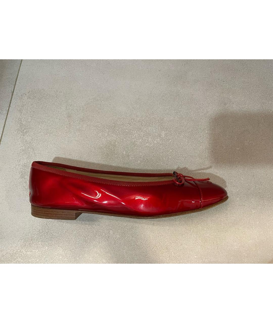 CHANEL Красные балетки из лакированной кожи, фото 9