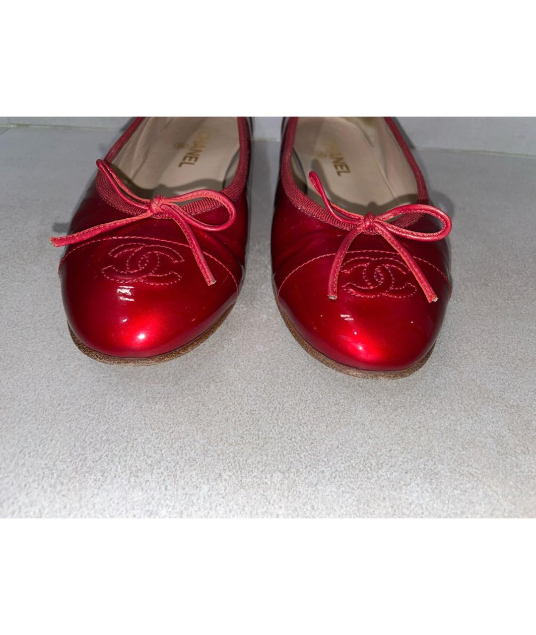 CHANEL PRE-OWNED Красные балетки из лакированной кожи, фото 7