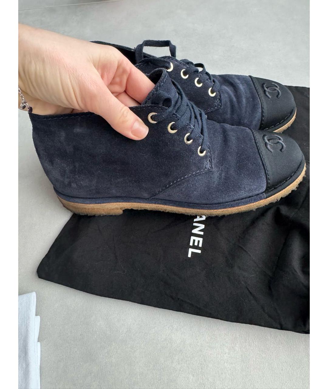 CHANEL PRE-OWNED Темно-синие замшевые ботинки, фото 4
