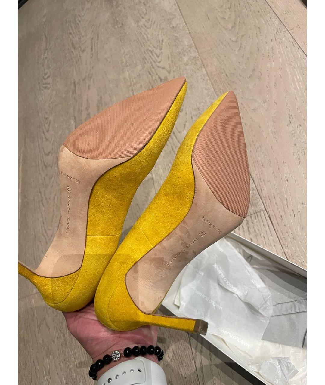 MANOLO BLAHNIK Желтые замшевые туфли, фото 6