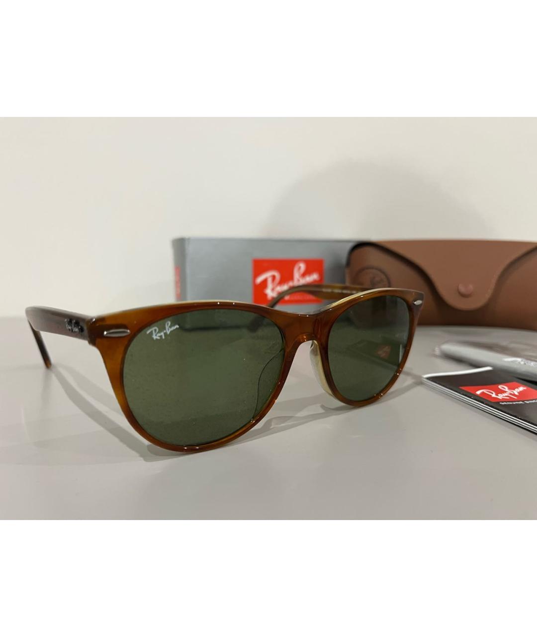 RAY BAN Коричневые пластиковые солнцезащитные очки, фото 2