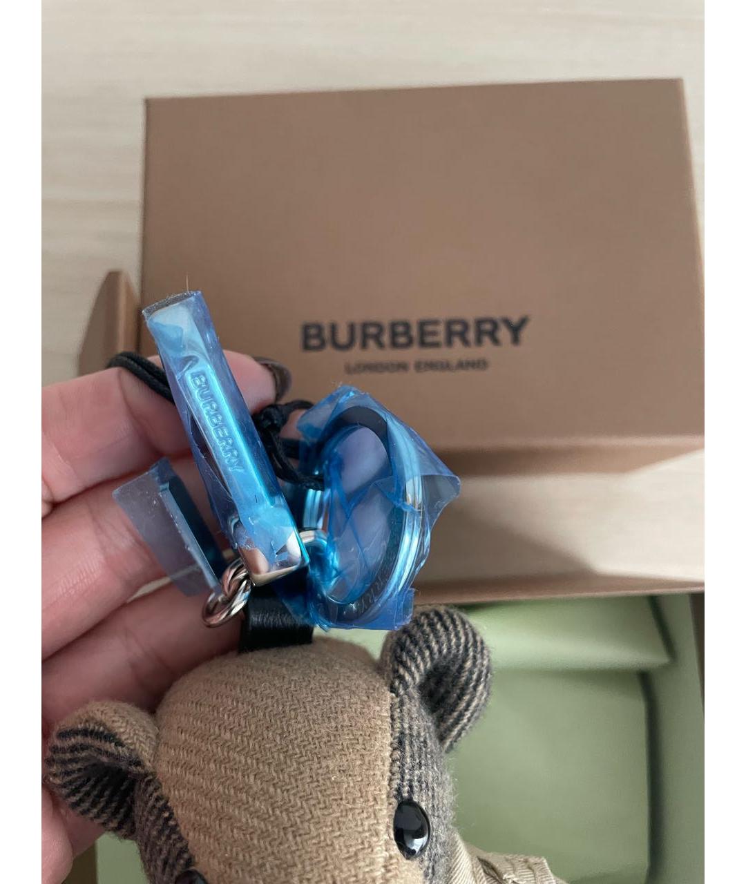 BURBERRY Бежевый брелок, фото 5