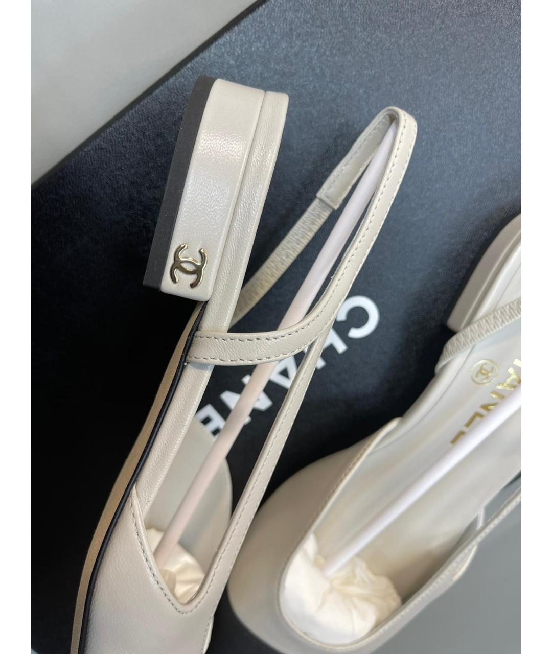 CHANEL Белые кожаные балетки, фото 3