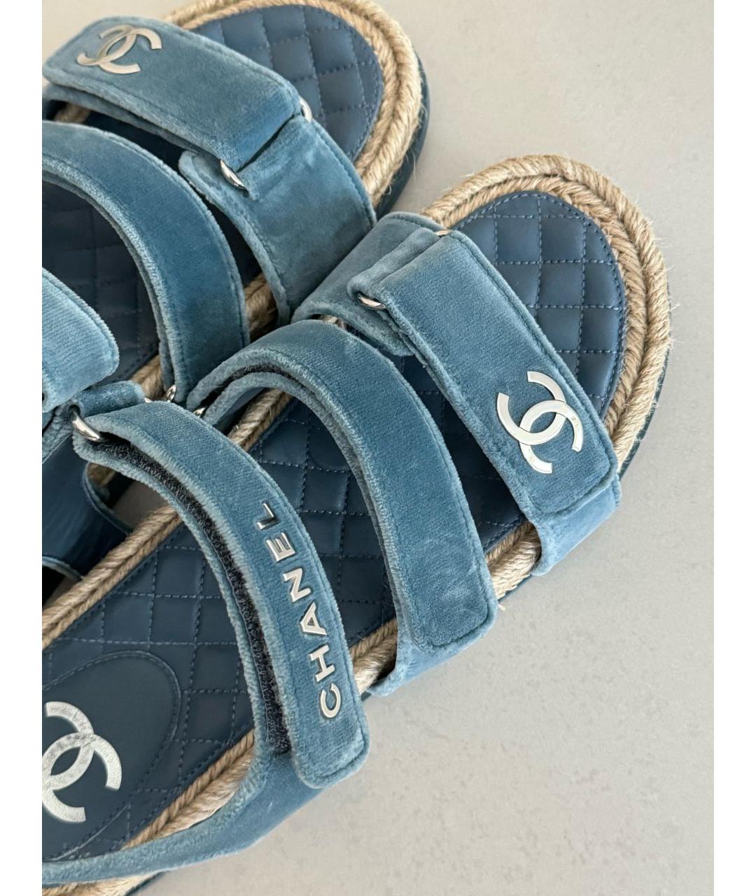 CHANEL Голубые бархатные сандалии, фото 3