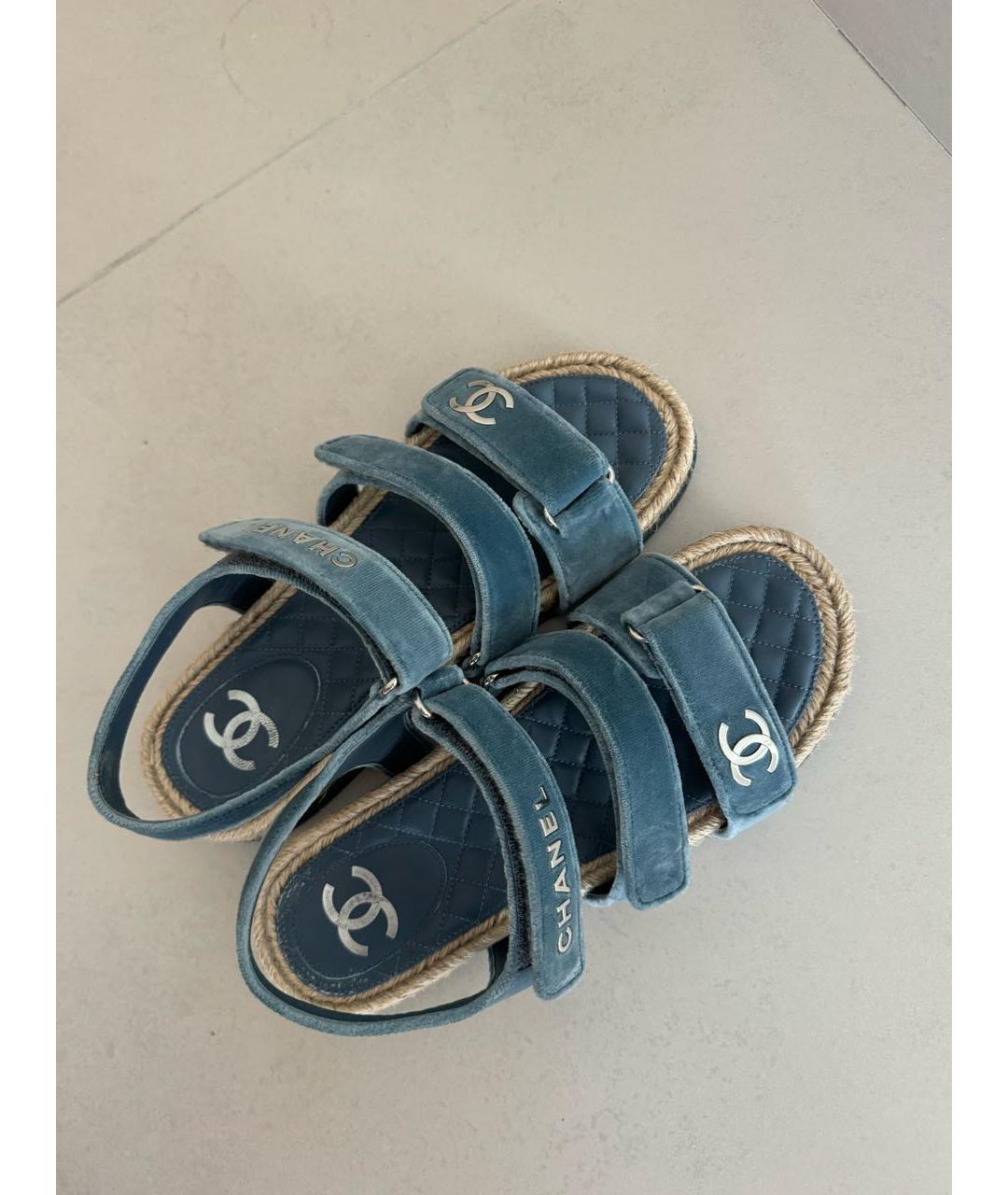 CHANEL PRE-OWNED Голубые бархатные сандалии, фото 2