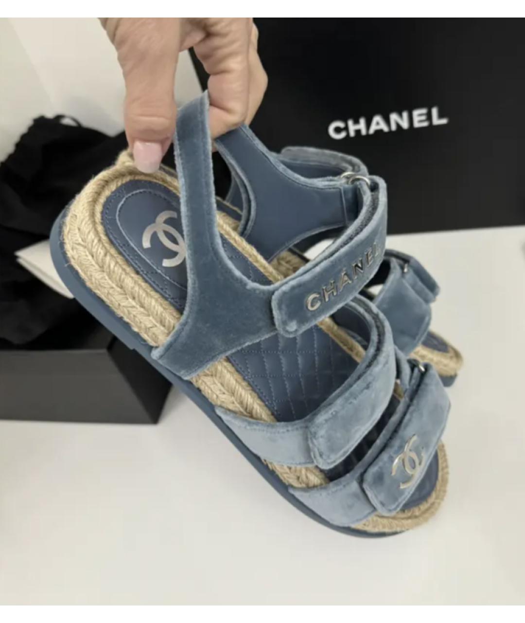 CHANEL PRE-OWNED Голубые бархатные сандалии, фото 5