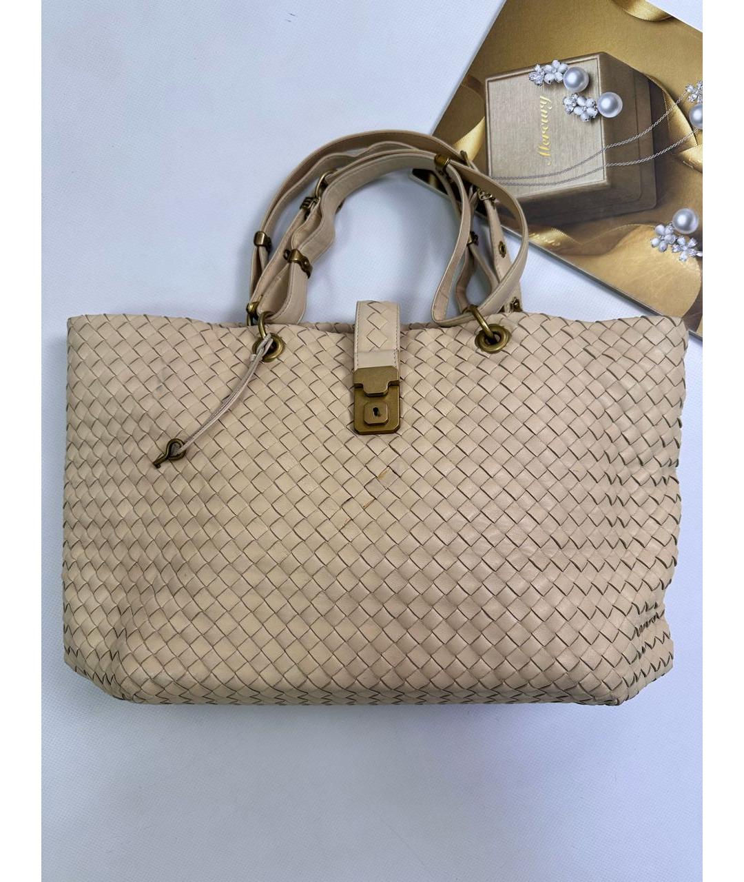 BOTTEGA VENETA Бежевая кожаная сумка тоут, фото 9