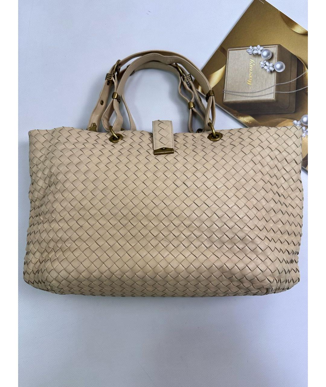 BOTTEGA VENETA Бежевая кожаная сумка тоут, фото 3