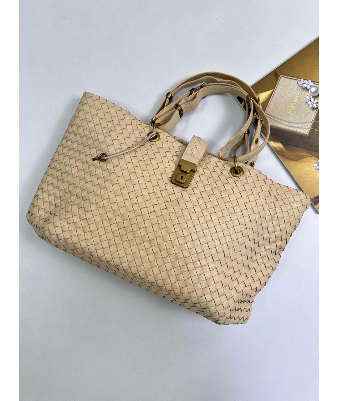 BOTTEGA VENETA Бежевая кожаная сумка тоут, фото 2