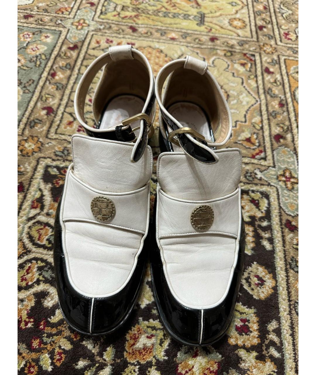 CHANEL PRE-OWNED Белые кожаные туфли, фото 2