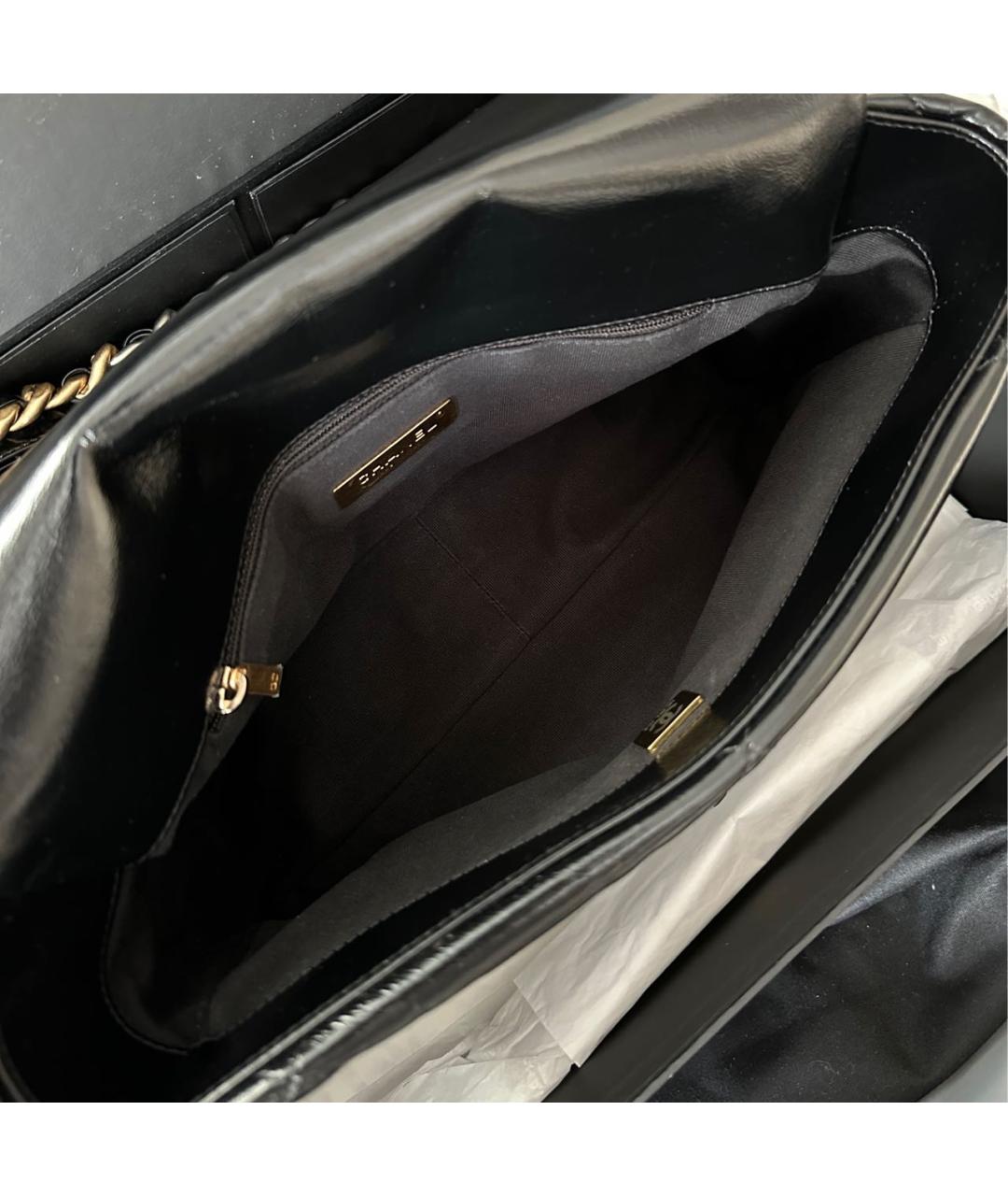CHANEL Черная сумка через плечо из лакированной кожи, фото 4