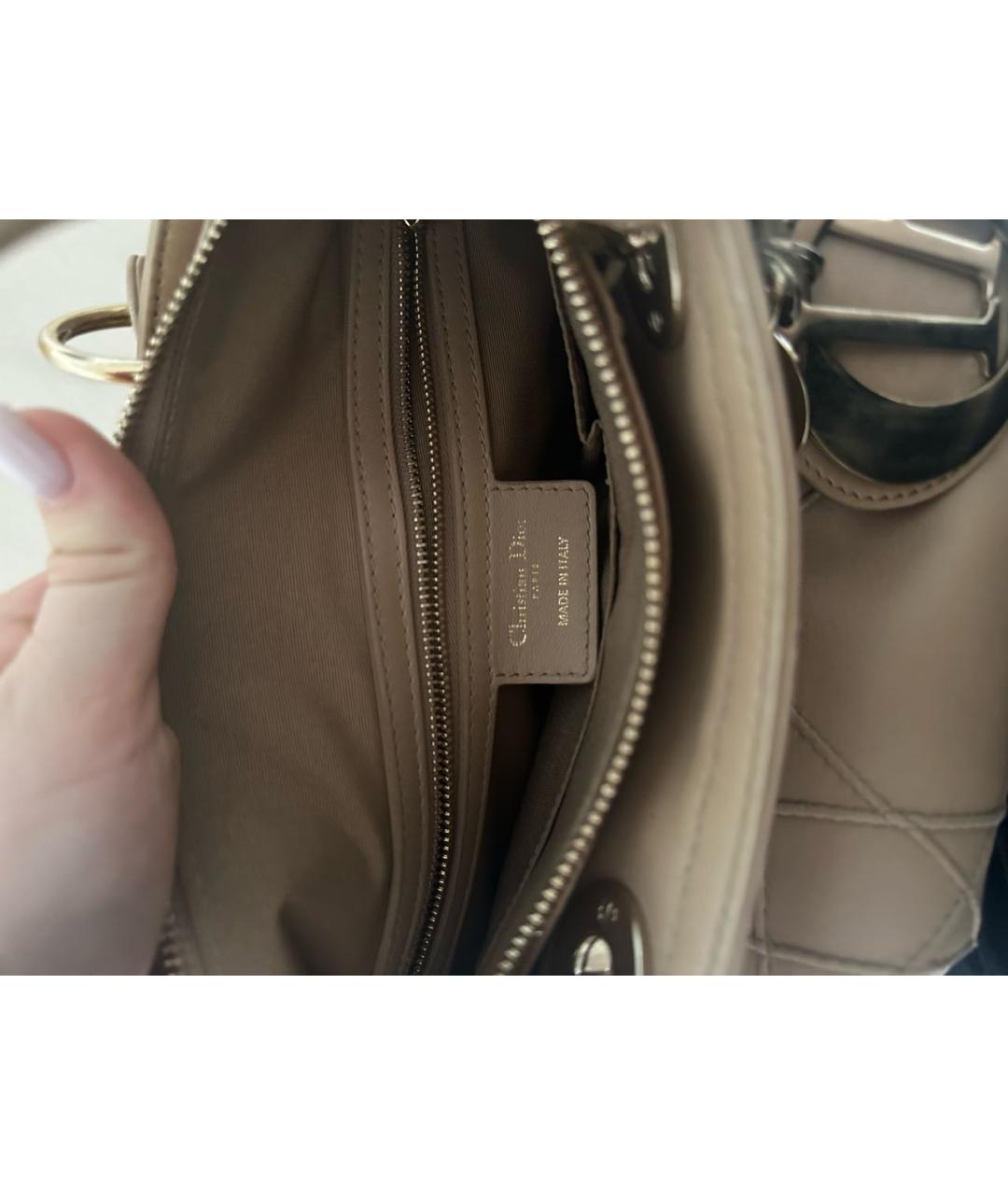 CHRISTIAN DIOR PRE-OWNED Бежевая кожаная сумка с короткими ручками, фото 4