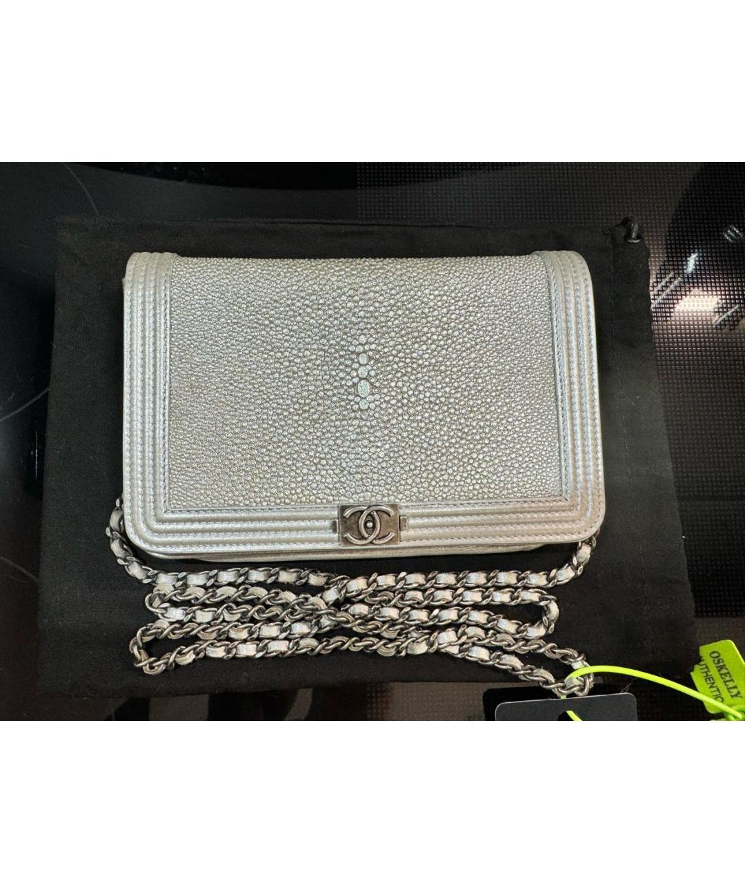 CHANEL Серебряная сумка через плечо из экзотической кожи, фото 9