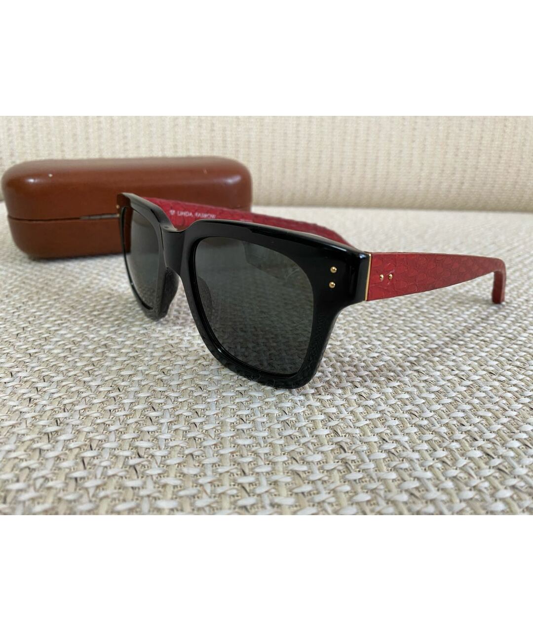 LINDA FARROW Черные пластиковые солнцезащитные очки, фото 4