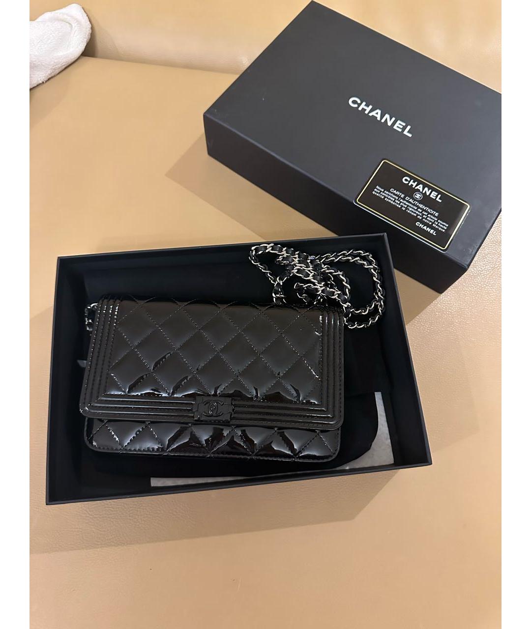 CHANEL PRE-OWNED Черная сумка через плечо из лакированной кожи, фото 5