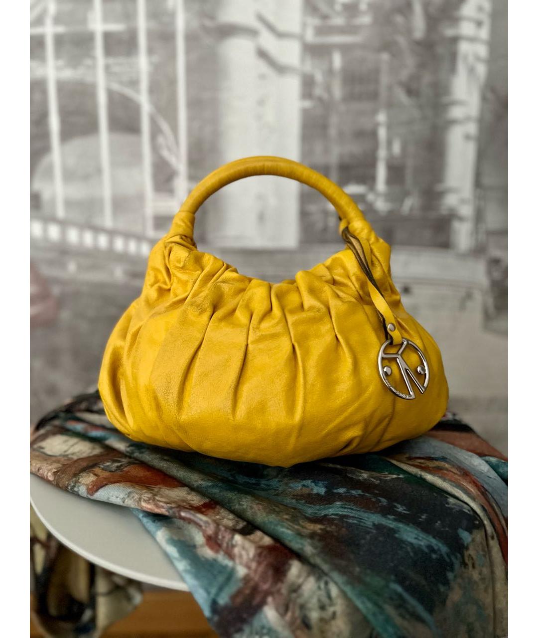 COCCINELLE Желтая кожаная сумка с короткими ручками, фото 6