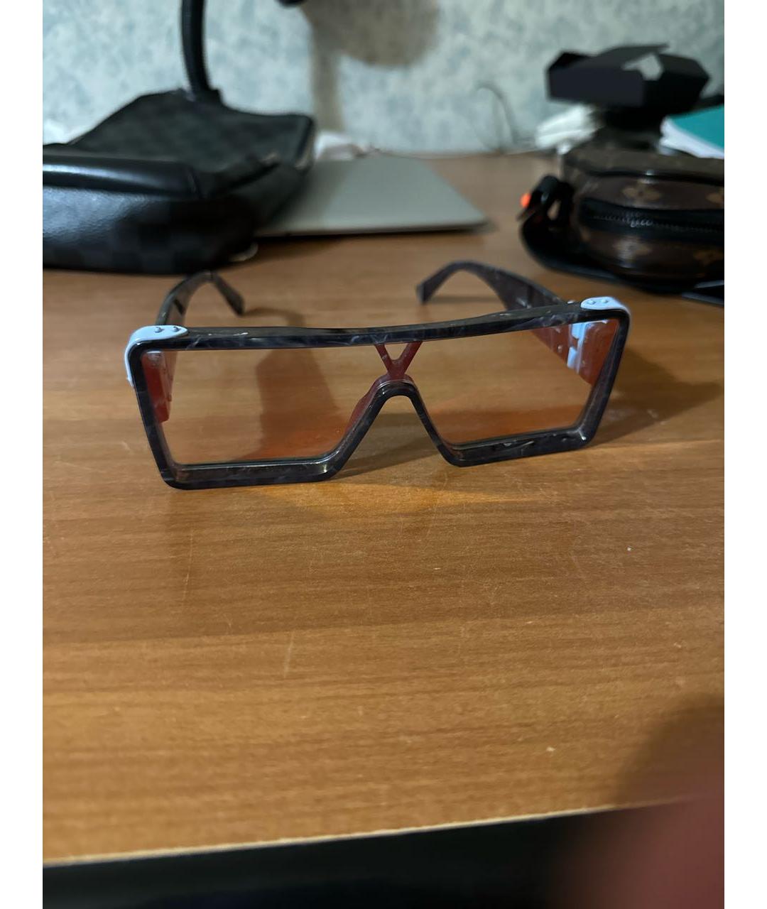 LOUIS VUITTON PRE-OWNED Антрацитовые пластиковые солнцезащитные очки, фото 5
