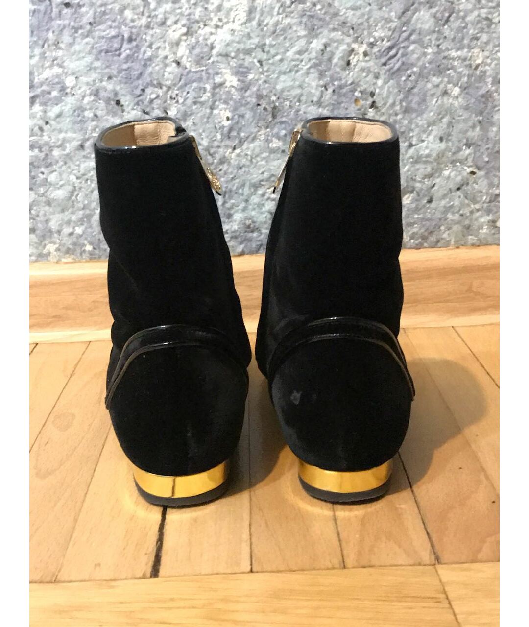 CHARLOTTE OLYMPIA Черные бархатные ботинки, фото 4