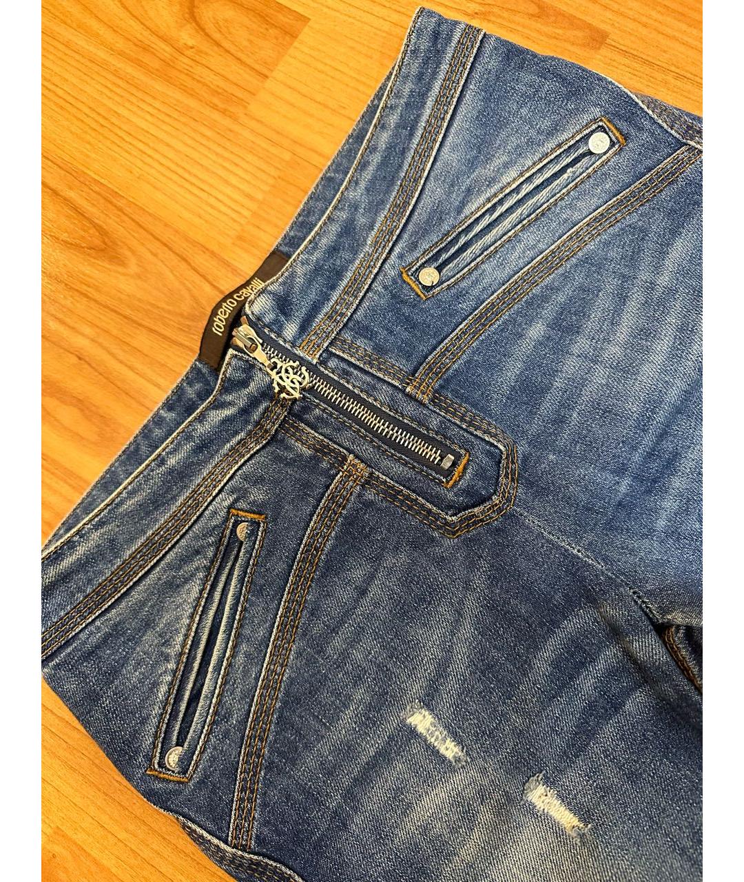 ROBERTO CAVALLI Голубые хлопко-эластановые прямые джинсы, фото 4