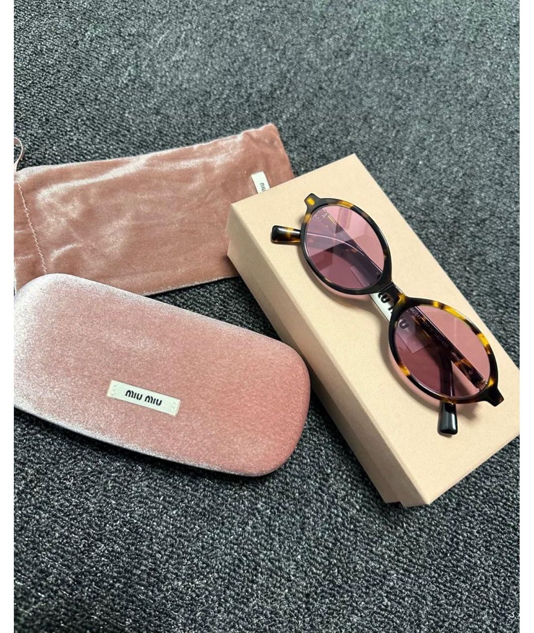MIU MIU Коричневые пластиковые солнцезащитные очки, фото 3