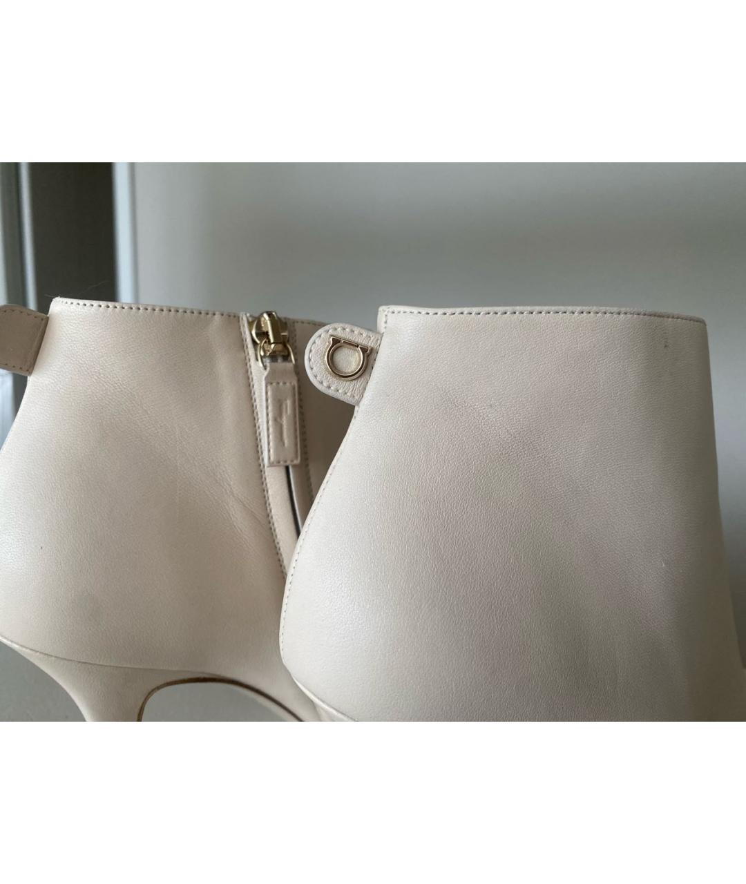 FERRAGAMO Бежевые кожаные ботильоны, фото 5