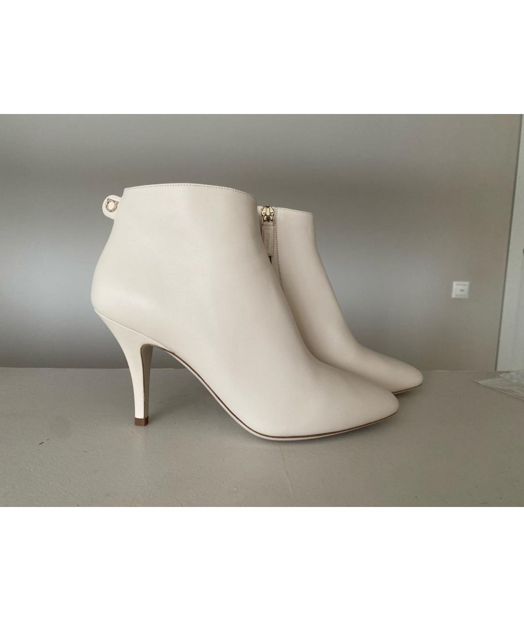 FERRAGAMO Бежевые кожаные ботильоны, фото 9