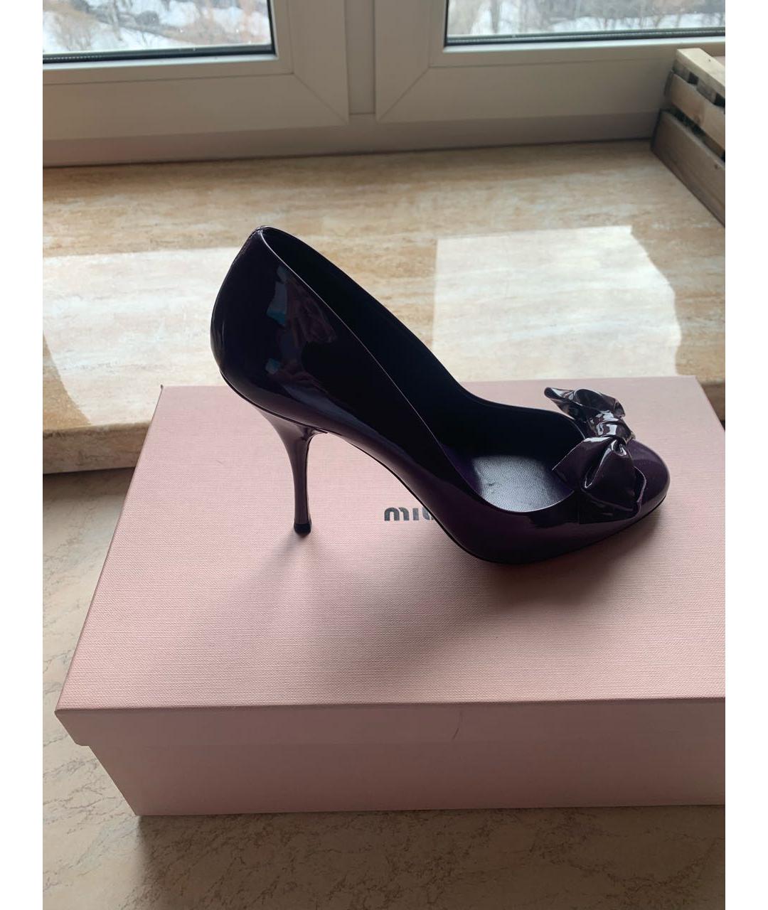 MIU MIU Фиолетовые туфли из лакированной кожи, фото 7