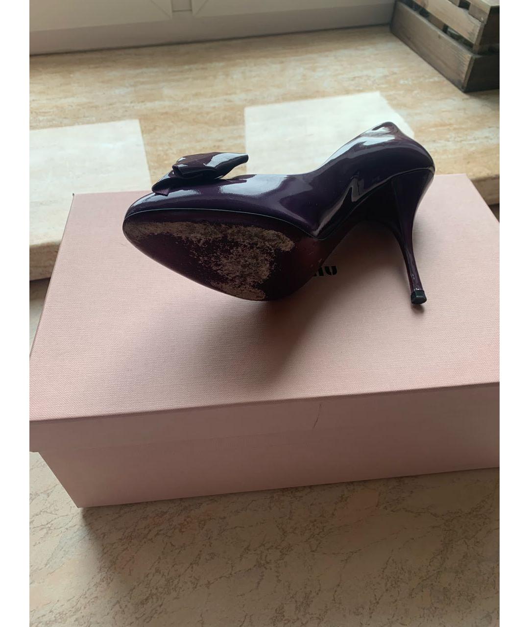 MIU MIU Фиолетовые туфли из лакированной кожи, фото 5