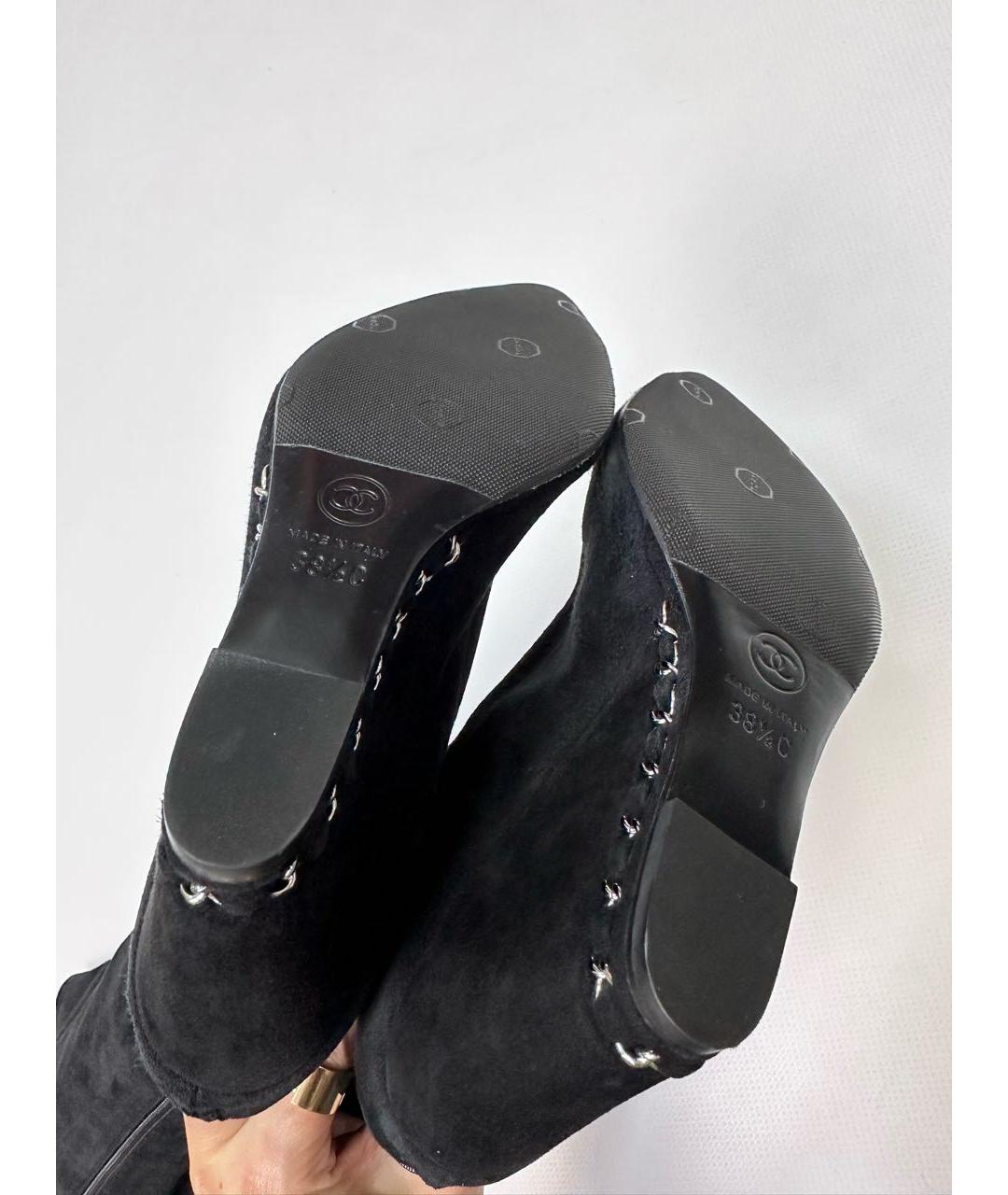 CHANEL PRE-OWNED Черные замшевые сапоги, фото 6