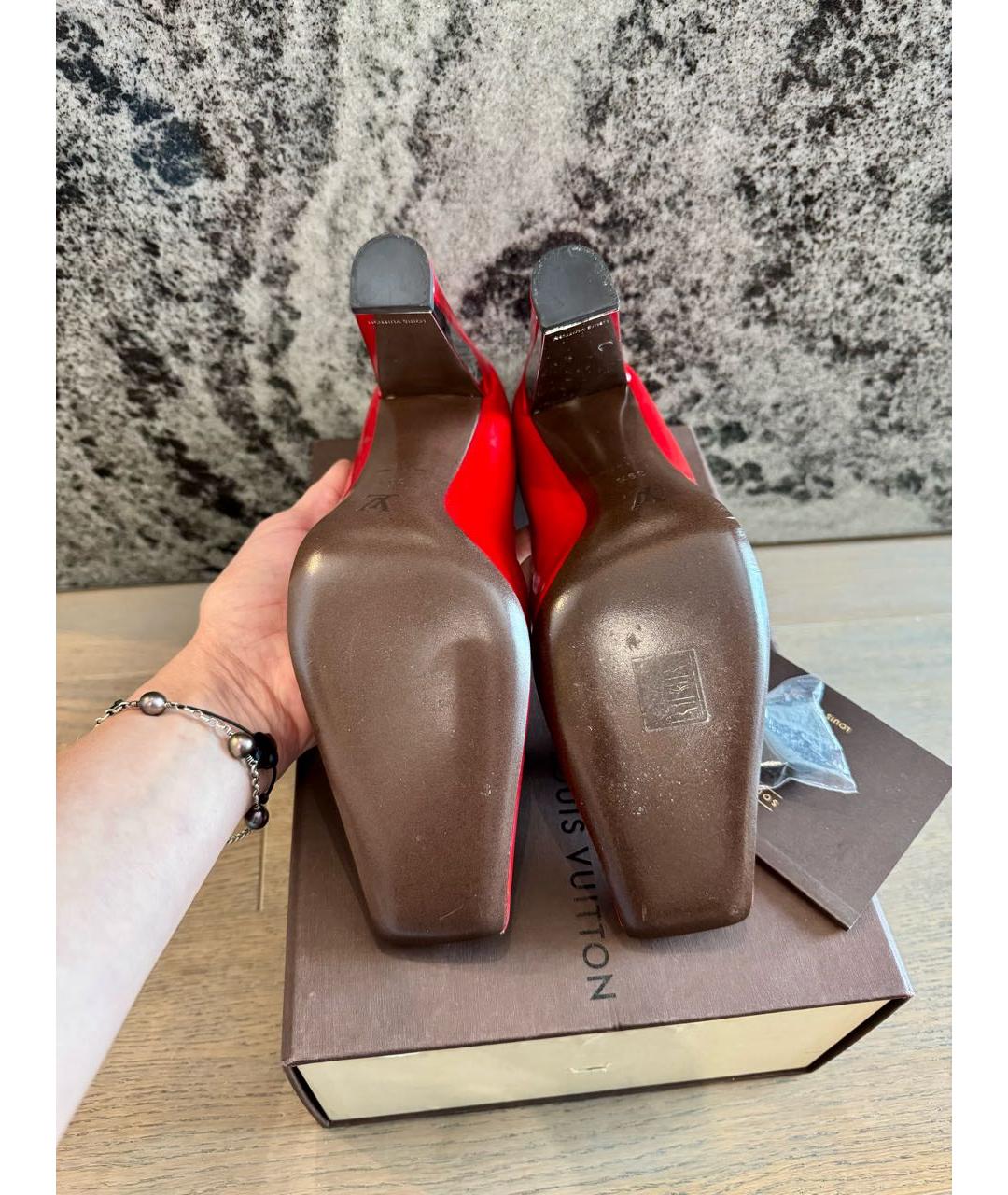 LOUIS VUITTON Красные туфли из лакированной кожи, фото 6