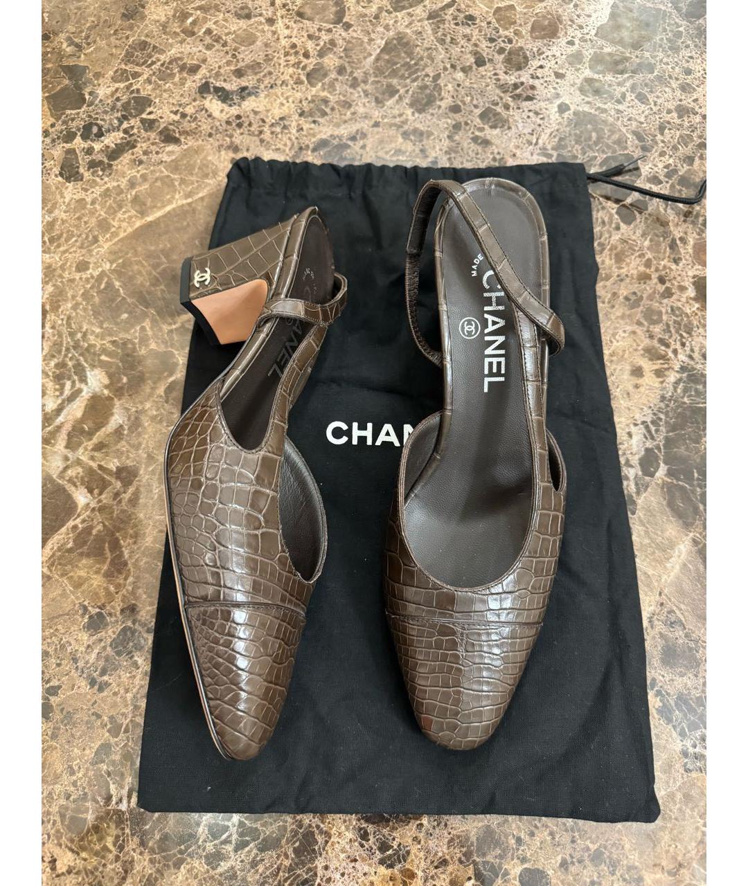 CHANEL PRE-OWNED Коричневые лодочки на низком каблуке из экзотической кожи, фото 4