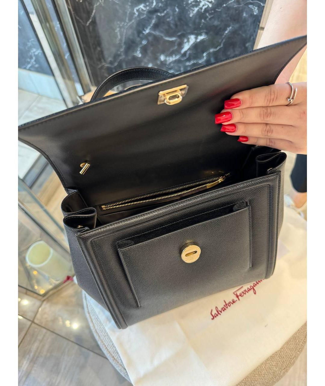FERRAGAMO Черная кожаная сумка тоут, фото 4