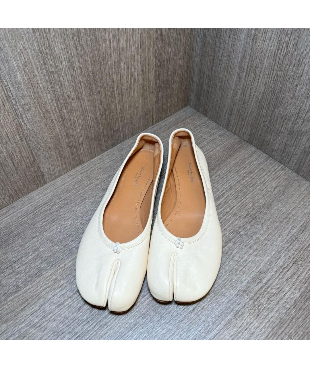 MAISON MARGIELA Бежевые кожаные балетки, фото 2