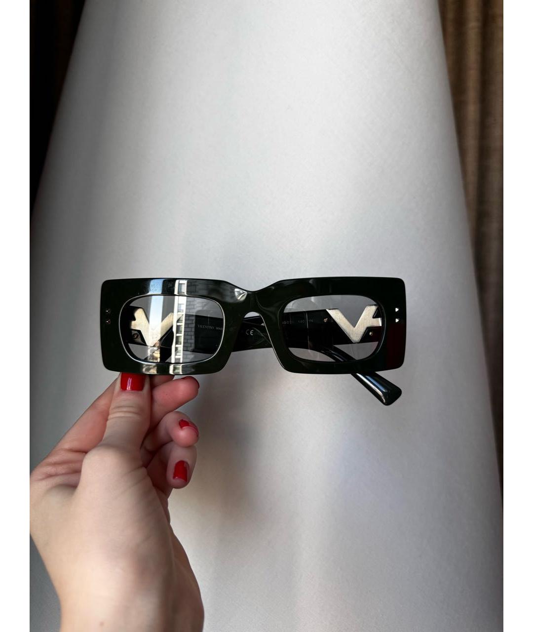 VALENTINO Хаки пластиковые солнцезащитные очки, фото 2