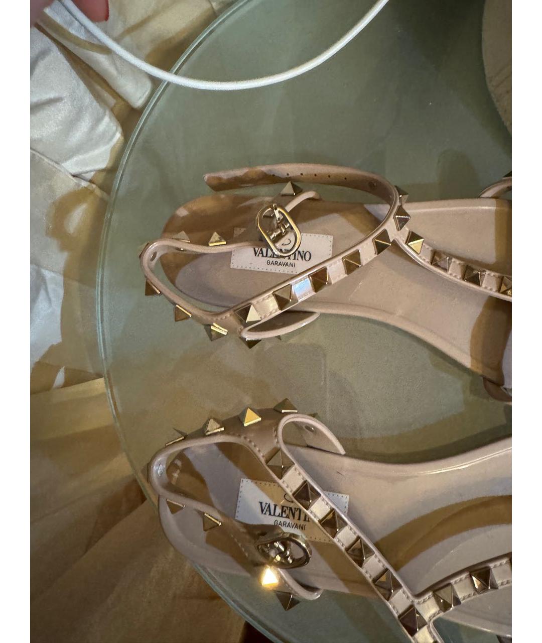 VALENTINO Бежевые резиновые сандалии, фото 4