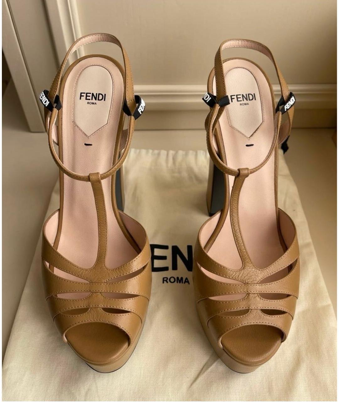 FENDI Бежевые кожаные босоножки, фото 3