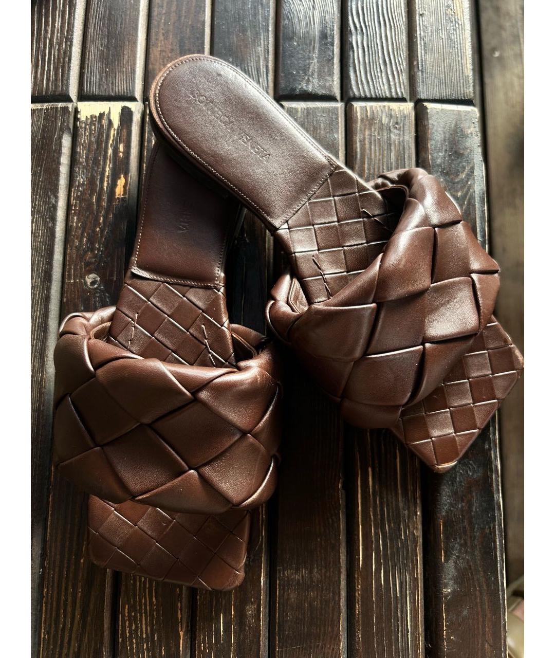 BOTTEGA VENETA Коричневые кожаные шлепанцы, фото 2
