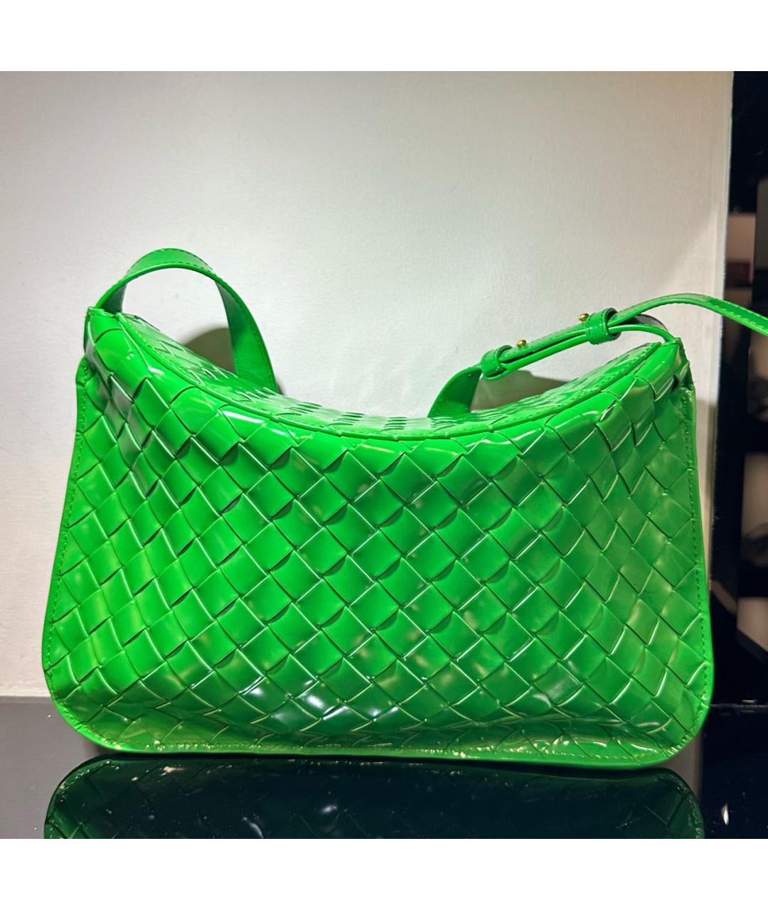BOTTEGA VENETA Зеленая сумка через плечо из лакированной кожи, фото 2