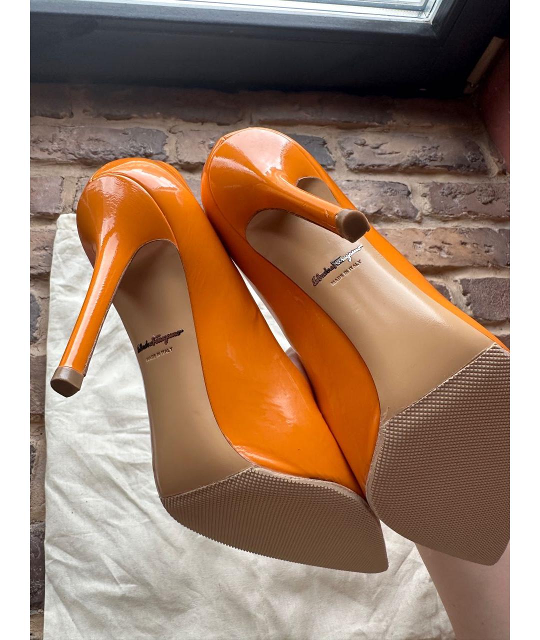 SALVATORE FERRAGAMO Оранжевое туфли из лакированной кожи, фото 6