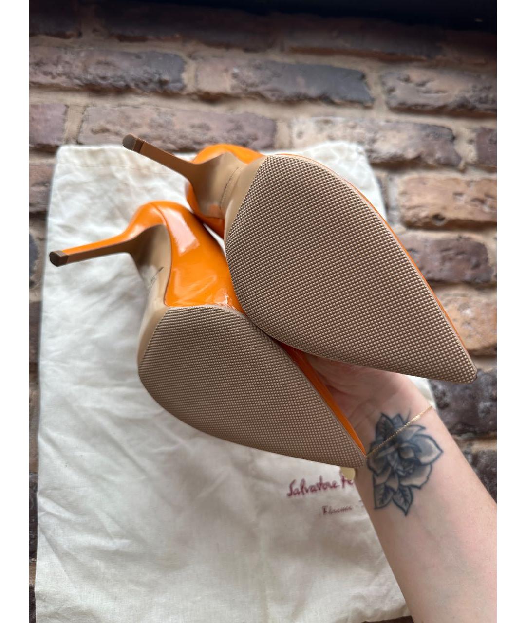SALVATORE FERRAGAMO Оранжевое туфли из лакированной кожи, фото 5
