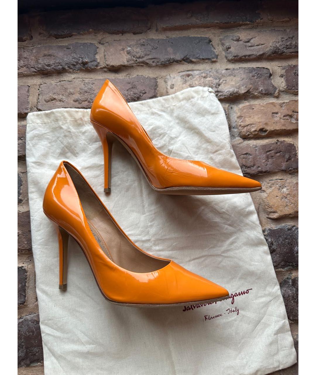 SALVATORE FERRAGAMO Оранжевое туфли из лакированной кожи, фото 7