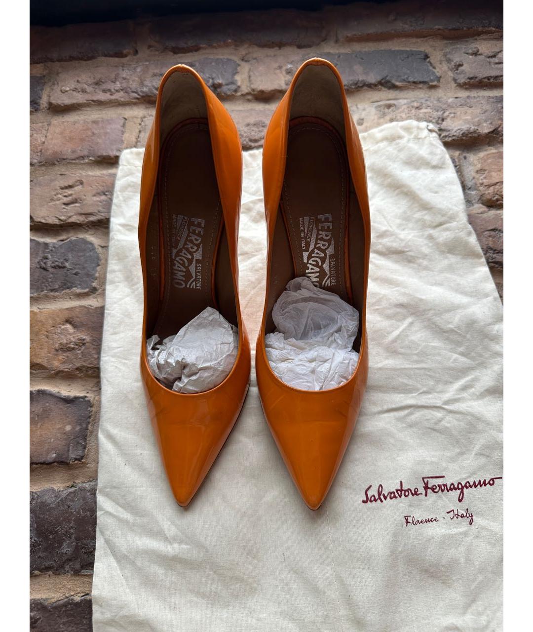 SALVATORE FERRAGAMO Оранжевое туфли из лакированной кожи, фото 3