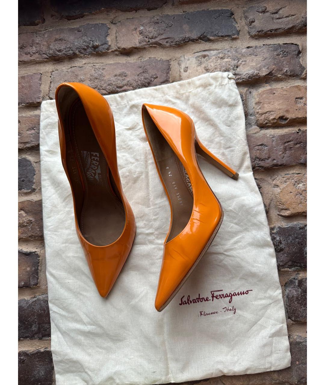 SALVATORE FERRAGAMO Оранжевое туфли из лакированной кожи, фото 4