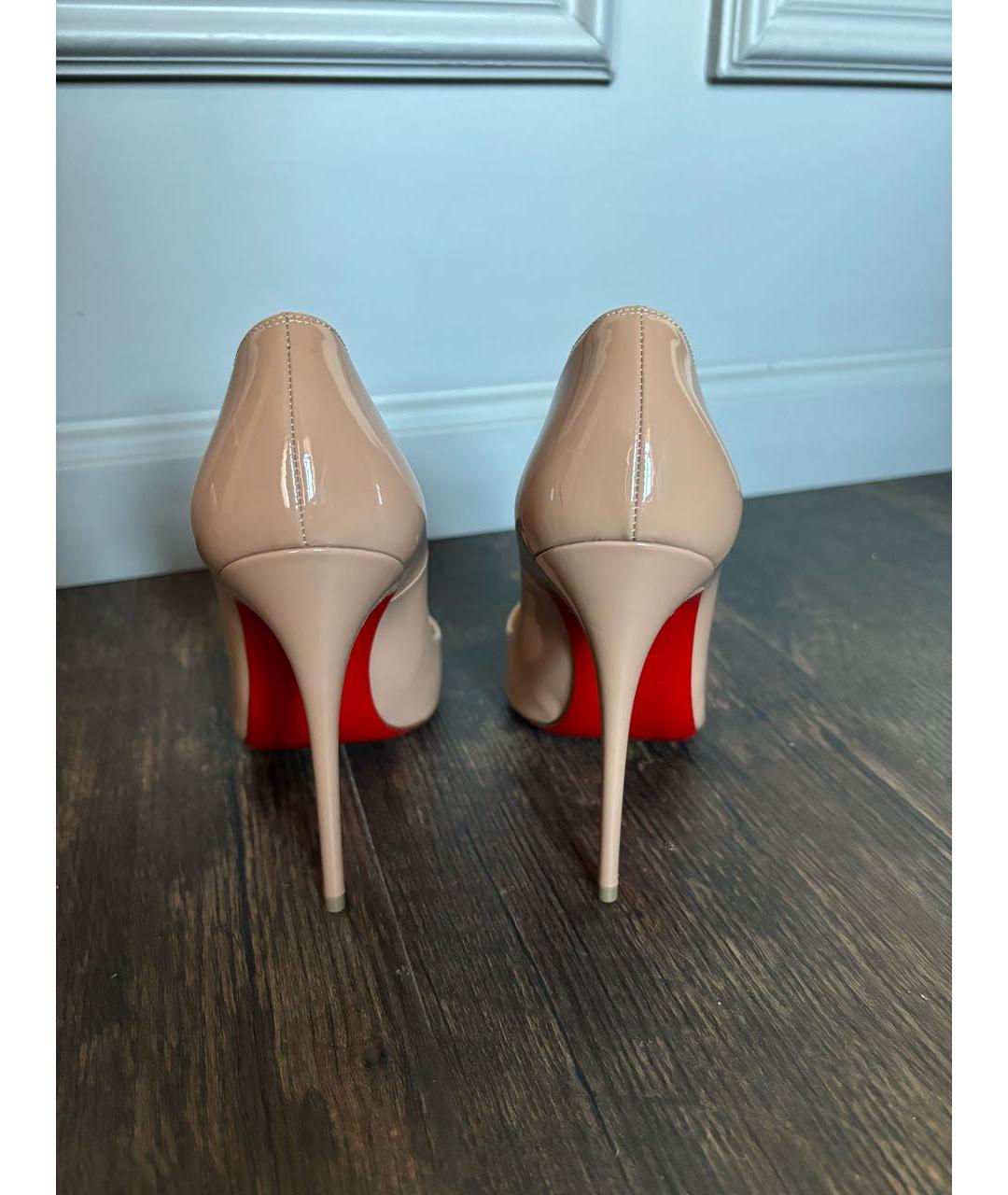 CHRISTIAN LOUBOUTIN Бежевые туфли из лакированной кожи, фото 4