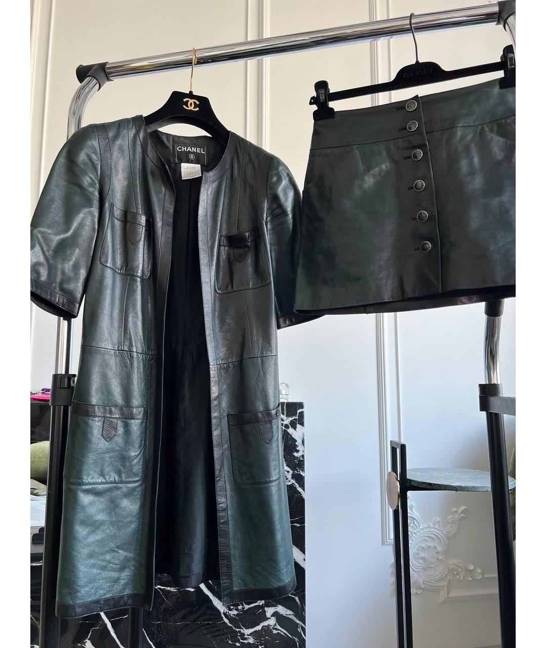 CHANEL PRE-OWNED Зеленый кожаный костюм с юбками, фото 2