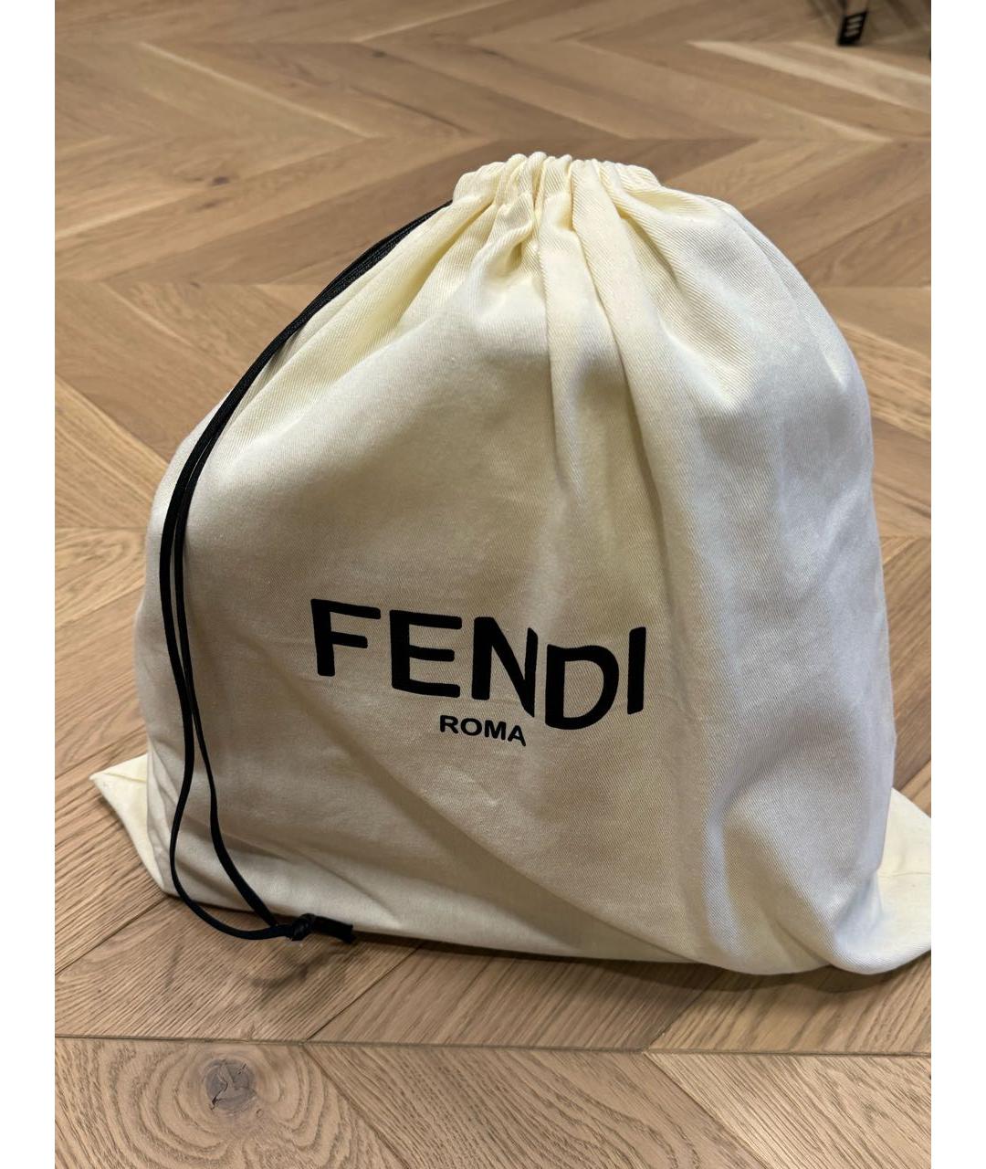 FENDI Бежевая кожаная сумка с короткими ручками, фото 7