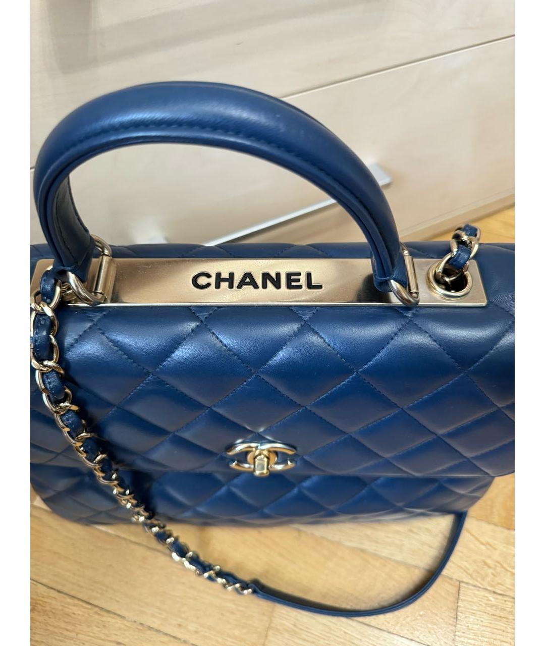 CHANEL PRE-OWNED Темно-синяя кожаная сумка с короткими ручками, фото 3