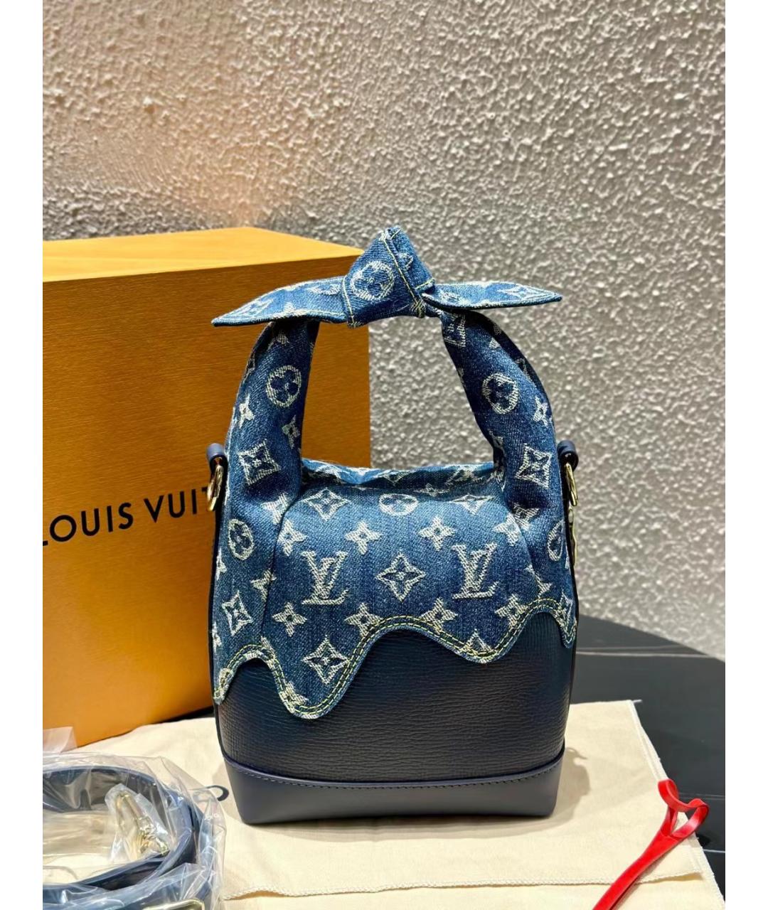 LOUIS VUITTON Голубая деним сумка через плечо, фото 10